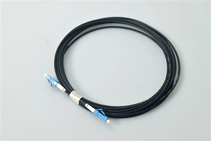LC UPC Simplex juodas vieno režimo skaidulinis pataisinis kabelis didelio{0}}tankio SFF jungtims