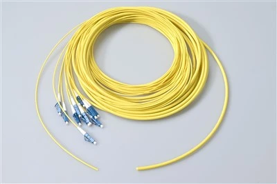 SC/UPC 12 gyslų šviesolaidinis mazgas, 9/125 SM 0,9 mm PVC/LSZH
